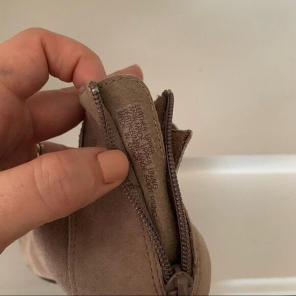 Earth Corinth Taupe Block Toe Suede Block Heel Ankle Booties - Picture 9 of 9